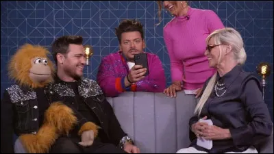 Il est temps de choisir la chanson que tu vas chanter au prime...
Pas de doute ce sera...