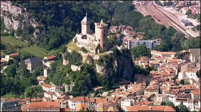 Pour obtenir vingt-et-un, par quel nom de commune "Sète et Troyes" doivent-elles être multipliées ?