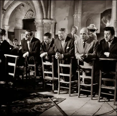 Quel film met en scène un pléiade d'acteurs très connus, des réparties légendaires et une héroïne prénommée Patricia ?