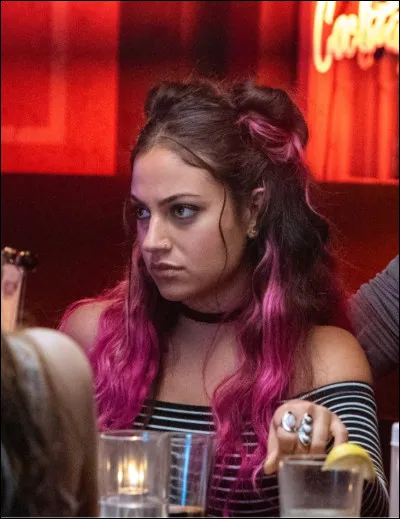 Qui est la fille que Tessa déteste le plus ?