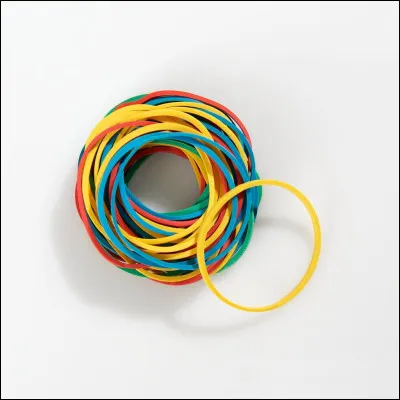 Qui a écrit "Il sest pendu avec un élastique,
on la retrouvé écrasé au plafond." ?