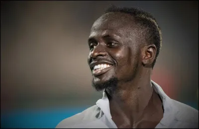 Sadio Mané est un footballeur sénégalais ayant une valeur de 80 millions d'euros. Dans quel club joue-t-il ? (2023)