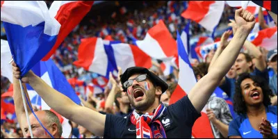 "On peut .................trouver plus cons que les supporters : y'a les sportifs. Parce que les supporters, ils sont assis : les autres, ils courent !" Complète cette citation.