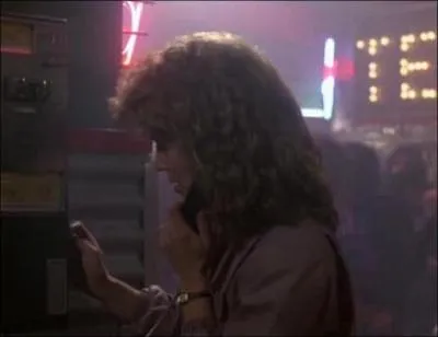 Comment s'appelle la bote o se rfugie Sarah ?