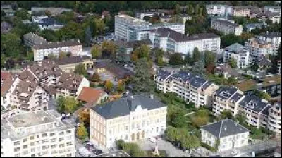 Cette sous-préfecture de Haute-Savoie, peuplée de 15 000 habitants et située dans l'agglomération transfrontalière du Grand Genève, c'est Saint-Julien en ...