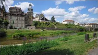 Ce village de la Meuse, connu pour avoir été le lieu de l'arrestation de Louis XVI en 1791, c'est Varennes en ...