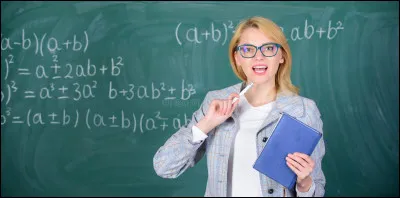 DRING DRING ! 
C'est malheureusement la fin de la récréation ! Tu as maths, puis français.