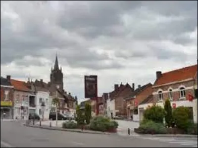 Cette petite ville de 4700 habitants du Pas-de-Calais, située entre Arras et Douai, c'est Vitry en ...