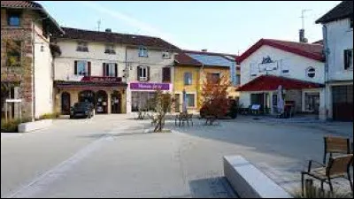 Cette petite ville de 2500 habitants située dans le département de l'Ain, c'est Montrevel en ...