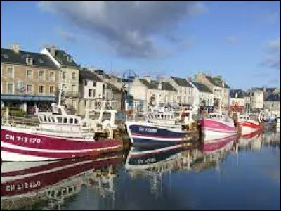 Cette petite ville maritime de 2000 habitants, située en Normandie près de Caen, c'est Port en ...