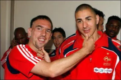 Quel est l'ge  partir duquel les relations sexuelles non-tarifes entre un adulte et un mineur sont lgales ?