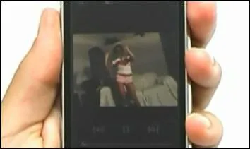 Toute la journe, des employs de Pornhub regardent les courtes vidos X envoyes par les internautes. Selon eux, c'est le mtier...