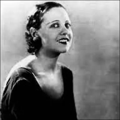 Lequel de ses titres a été un énorme succès pour la chanteuse Lucienne Boyer en 1930 ?