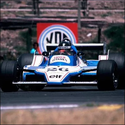 Quel pilote automobile français a remporté six victoires sur Ligier entre 1977 et 1981 ?