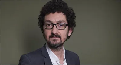 Qui est cet écrivain, auteur de cette phrase : ''La vie était couleur pastel, celle des bonbons de l'enfance'' ?