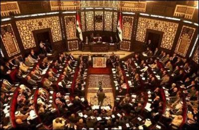 Quel pays vient, en 2023, d'être réintégré après avoir été exclu ?