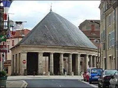 Si vous voulez voir cette halle du XIXe siècle, direction Lempdes-sur-Allagnon. Village de l'ancienne région Auvergne, il se situe dans le département ...
