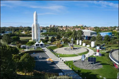 Dans quelle ville française se trouve la Cité de l'espace ?