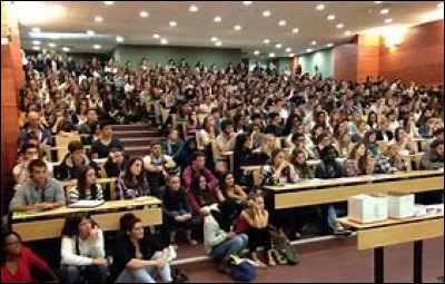 Certains disent qu'il l'a inventé pour lui car il était fan de casse-tête, et c'est vrai ! Mais il y a aussi une autre raison. Laquelle ?