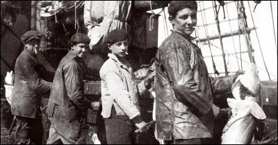 Quel est le nom des pêcheurs qui, du XVIe siècle au XXe siècle, partaient pour plusieurs mois pêcher la morue ?