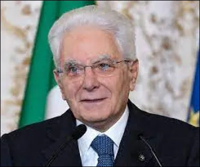 Plusieurs fois membre du gouvernement dans les années 1990, il est élu président de la République en février 2015 ; bénéficiant d'une large confiance, estimé dans l'opinion, il est investi pour un second septennat en février 2022 : c'est ...