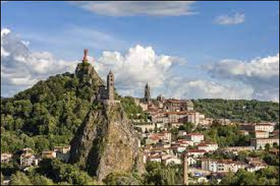 Cette ville de 19 000 habitants, préfecture de la Haute-Loire, c'est Le Puy en ...
