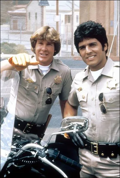 Séries télé : Dans la série "Chips", quel est le nom de famille de Jon, le coéquipier de Poncherello ?