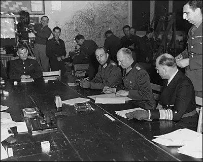 Dans quelle ville française fut signé le 7 mai 1945 le premier acte de la capitulation sans condition de l'Allemagne nazie au QG du chef suprême des armées alliées, le général Dwight Eisenhower ?