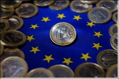 À quelle date la France adopte l'Euro comme monnaie nationale ?