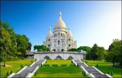 Quelle est cette basilique construite en 1875 en haut d'une butte ?