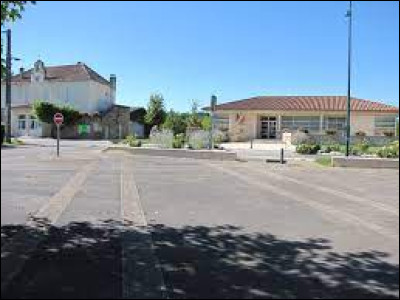 Notre balade dominicale commence dans le Quercy blanc, à Anglars-Juillac. Village de l'arrondissement de Cahors, il se situe dans le département ...