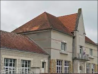 Village Berrichon, traversé par l'Arnon, Saint-Hilaire-de-Court se situe en région ...