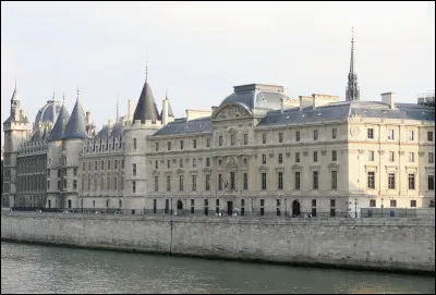 En France quelle est la cour suprême d'ordre judiciaire ?