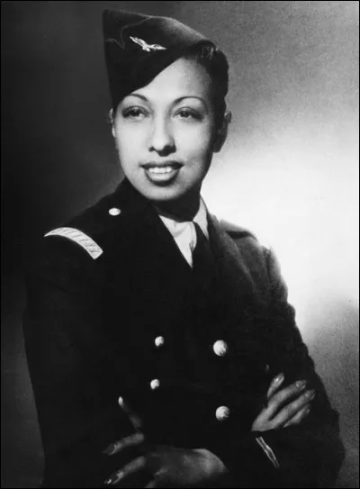 Joséphine Baker, chanteuse, danseuse, actrice, résistante, panthéonisée en 2021 est né en 1906 à Paris .