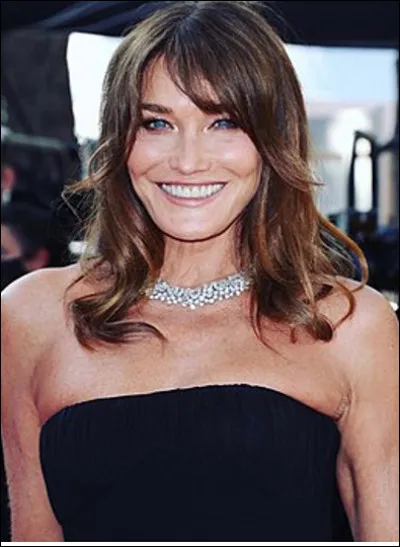 Carla Bruni auteure-compositrice-interprète est née en 1967 à Turin (Italie) .