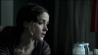 Dans quel film Rose Byrne est-elle la mère d'un enfant qui tombe mystérieusement dans le coma ?
