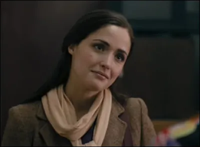 Dans quel film Rose Byrne est-elle la voisine d'un jeune homme autiste ?