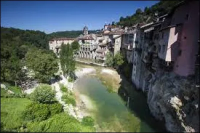 Ce bourg du département de la Drôme, situé sur la bordure du Vercors dominant la vallée de l'Isère, c'est Saint-Jean en ...