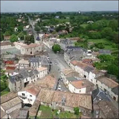Ce petit bourg du département des Deux-Sèvres, situé dans une région de bocage entre Niort et Parthenay, c'est Mazières en ...