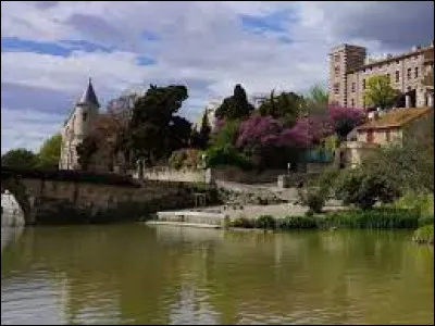 Ce village du département de l'Aude, traversé par le canal du Midi, c'est Ventenac en ...