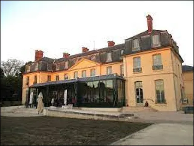 Cette ville de 10 000 habitants du département des Yvelines, située entre Rueil-Malmaison et Saint-Germain-en-Laye, c'est Croissy sur ...