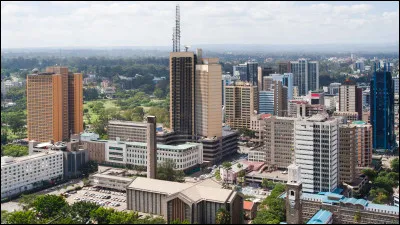 Quelle est cette ville en N, capitale st plus grande ville du Kenya, cité bordée de bidonvilles et de déchets ?