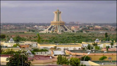 Quelle est cette ville en O, capitale, plus grande ville et poumon économique du Burkina Faso ?