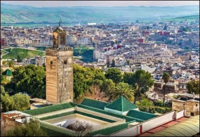 Quelle est cette ville en R, capitale du Maroc située au bord de l'océan Atlantique ?