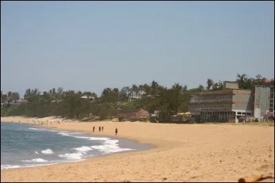 Quelle est cette ville en X, du Mozambique, capitale de la province de Gaza, cité situé au bord du fleuve Limpopo ?