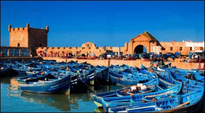 Quelle est cette ville portuaire en E, située au Maroc sur les rives de l'océan Atlantique ?