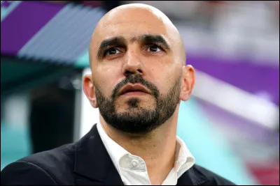 Qui est cet entraîneur ?