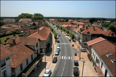 Cette ville de 7800 habitants située dans le département des Landes, c'est Saint-Vincent de ...