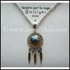  qui appartient ce collier ?