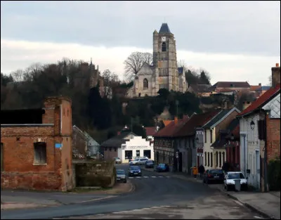 Ce bourg du d&eacute;partement de la Somme, situ&eacute; entre Amiens et Abbeville, c'est Domart en ...